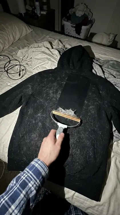Customer photo featuring Furavora Reusable Fur Scraper